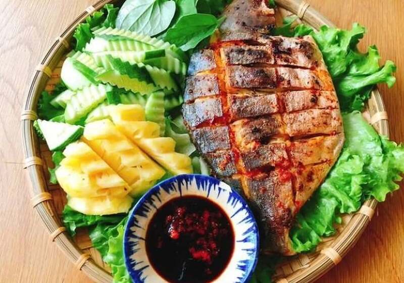 Cá chim nướng giấy bạc giúp giữ độ ẩm của thịt cá, hạn chế bị khô và giữ trọn hương thơm của gia vị. 