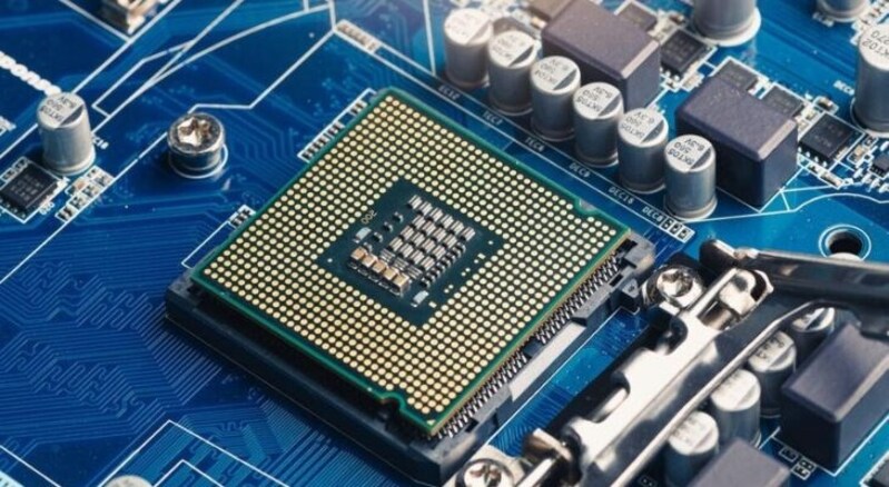 CPU được gọi là bộ não của máy tính vì xử lý lệnh, điều phối dữ liệu và ảnh hưởng trực tiếp đến hiệu năng hệ thống.