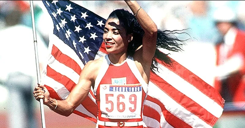 Florence Griffith-Joyner giữ kỷ lục chạy 100m nữ thế giới với thành tích 10,49 giây.