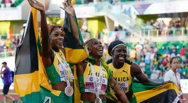 Lịch sử 100m được tạo nên bởi nhiều huyền thoại như Carl Lewis, Asafa Powell, Shelly-Ann Fraser-Pryce và Elaine Thompson-Herah.