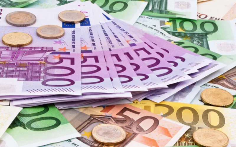 Thị trường Euro tại Việt Nam có sự khác biệt giữa ngân hàng và chợ đen