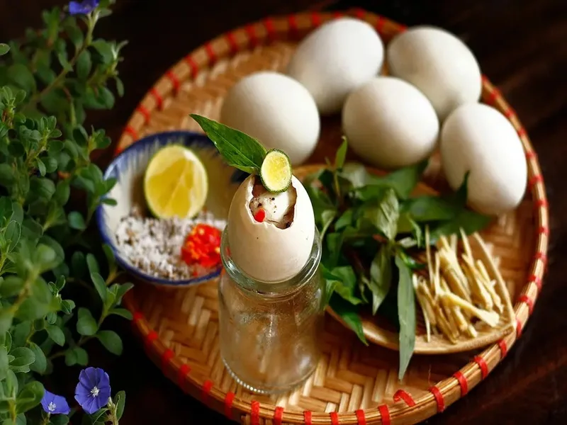 1 qua trung vit lon bao nhieu calo