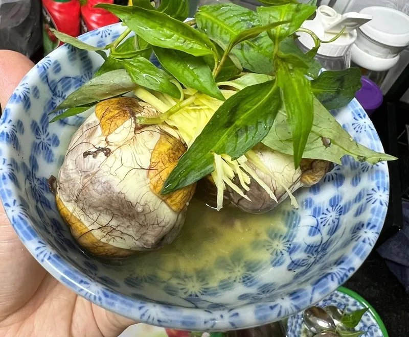 1 qua trung vit lon bao nhieu calo