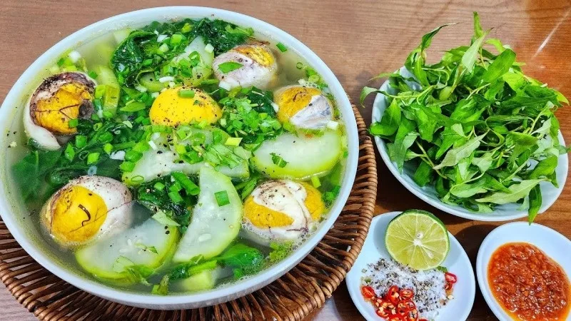 1 qua trung vit lon bao nhieu calo