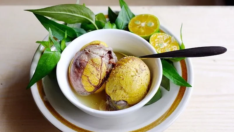 1 quả trứng vịt lộn bao nhiêu calo? Ăn thế nào để không béo?