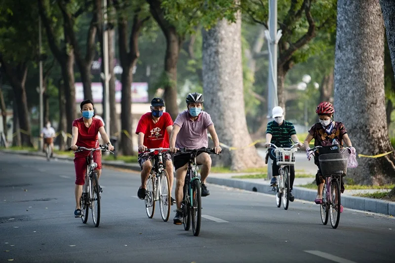 Đạp xe đón bình minh giúp cơ thể giải phóng hormone hạnh phúc và xua tan mệt mỏi.