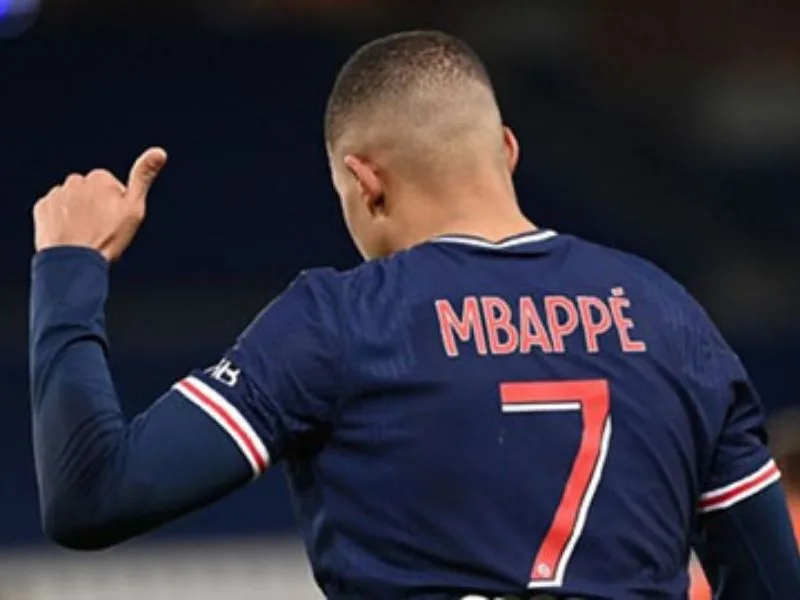 mbappe mac ao so may hanh trinh tu so 29 den chiec ao so 10 bieu tuong