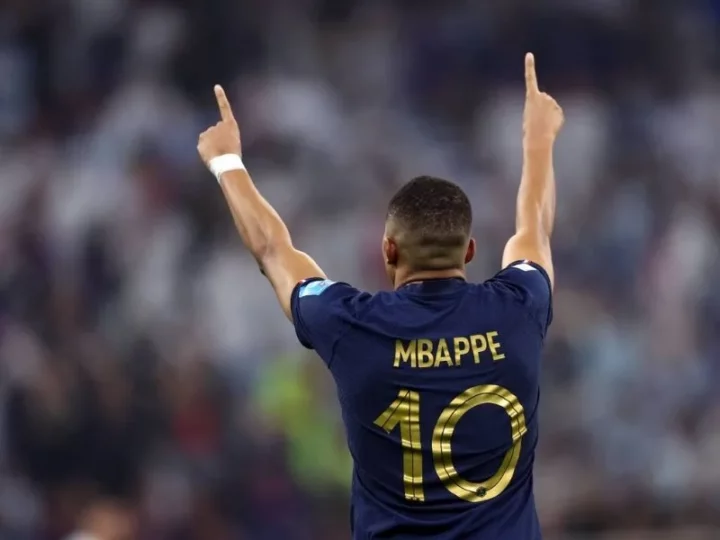 Mbappe mặc áo số mấy? Hành trình từ số 29 đến chiếc áo số 10 biểu tượng